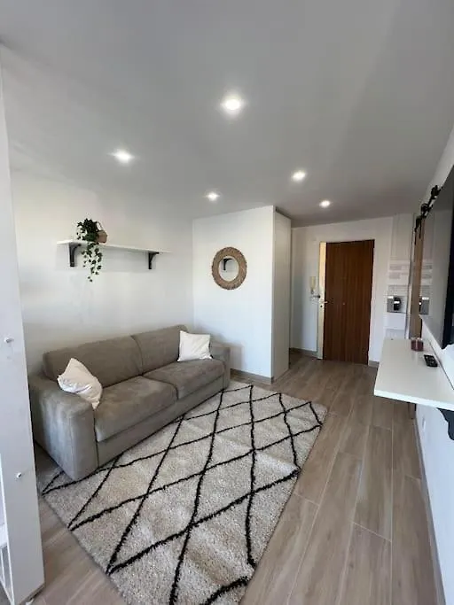 Appartement Centre Villes Climatisees Terrasse カーニュ・シュル・メール アパート